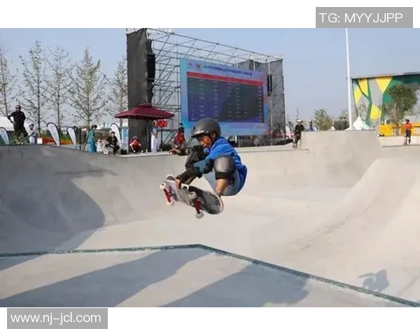 深圳滑板队在极限运动嘉年华中以62分稳居积分榜首位 深圳滑板队在极限运动嘉年华中以62分稳居积分榜首位